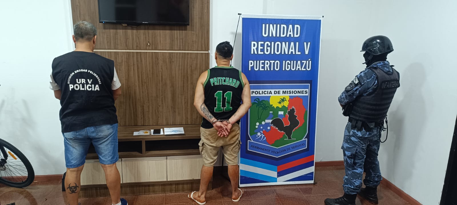 Allanamiento en Puerto Iguazú: detienen a un hombre e incautan más de 200 mil pesos en pedra